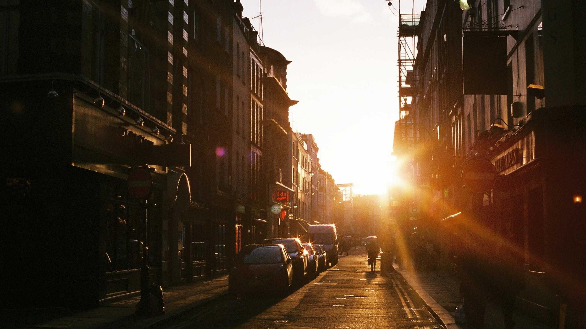 Professional window cleaner working.